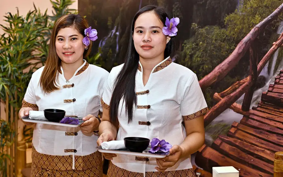 Párové thajské masáže: relaxační i extra masáž hlavy