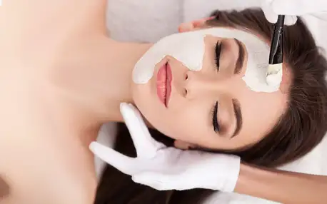 Kosmetické ošetření: liftingová maska, peeling i masáž