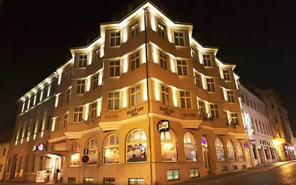 České středohoří: Hotel Zlatý lev