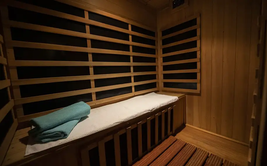 Soukromý relax pro 2: sauna, vířivka, masáž i víno
