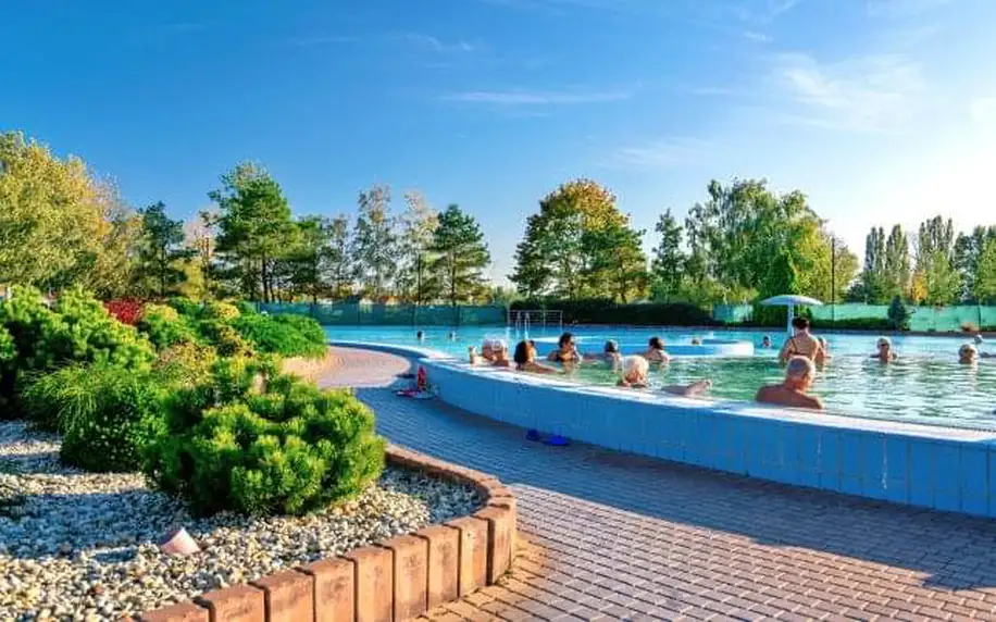 Dunajská Streda: Penzion Fortune s polopenzí a celodenním vstupem do Thermalparku s termálními bazény + tenis