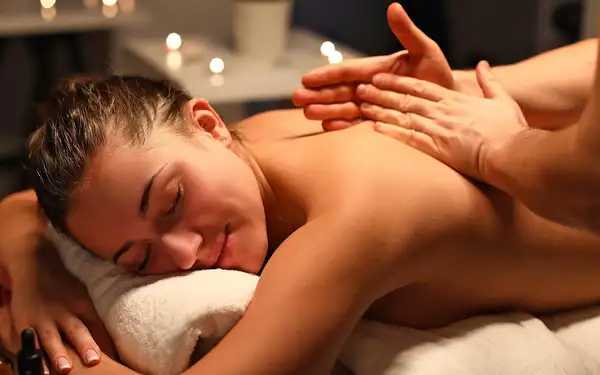 Relaxační masáž aroma olejem: 60 nebo 90 min.