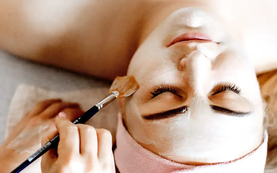Kosmetické ošetření: základní i luxusní s lash liftingem