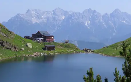 Rakouské Alpy v létě: jezera, hory a nekonečná krása