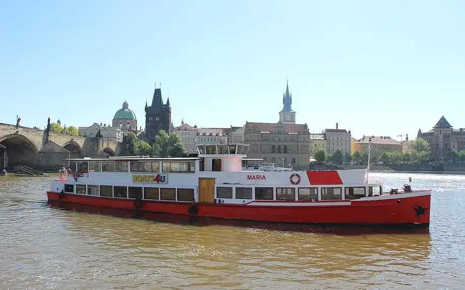 Zážitková plavba po pražských památkách s lahodnou kávou a zákuskem
