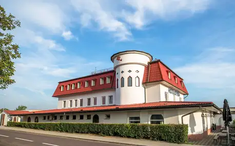 Romantika ve vinařské oblasti jižní Moravy s bazénem v hotelu Styria