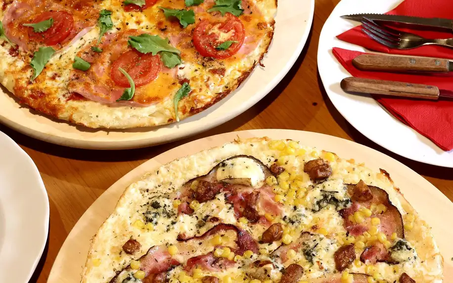 Pizza různých druhů dle výběru: 2 nebo 4 pizzy