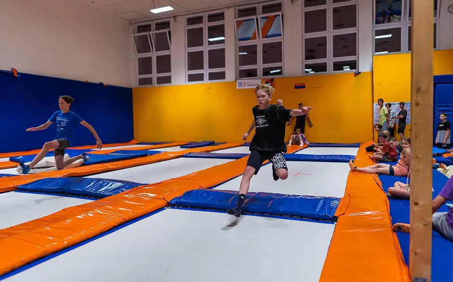 Dovádění pro malé i velké: trampolíny a parkour zóna