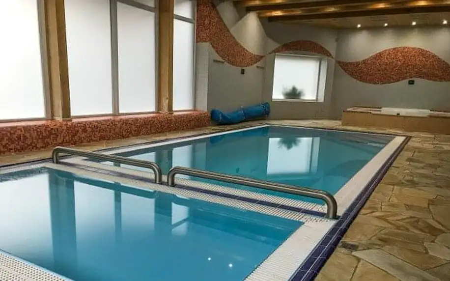 Relax v Jizerských horách: Jóga & Wellness Resort Uko se snídaní/polopenzí + bazén se slanou vodou a 3 sauny