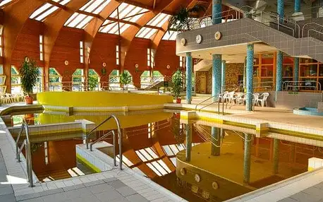 Maďarsko: Lázeňské Tiszaújváros ve 4* Tisia Hotelu s neomezeným vstupem do termálů (9 bazénů) + polopenze