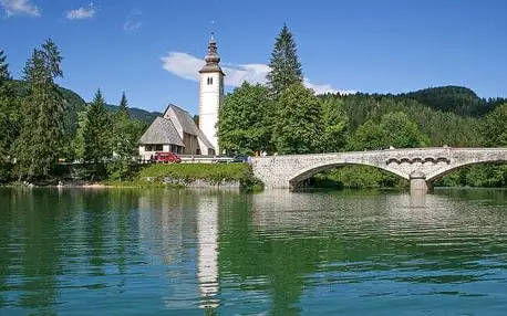 Slovinsko 100 m od Bohinjského jezera: Hotel Jezero **** se snídaní/polopenzí a vstupem do bazénu i sauny