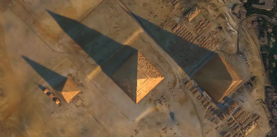 Egyptské starověké pyramidy v Gíze