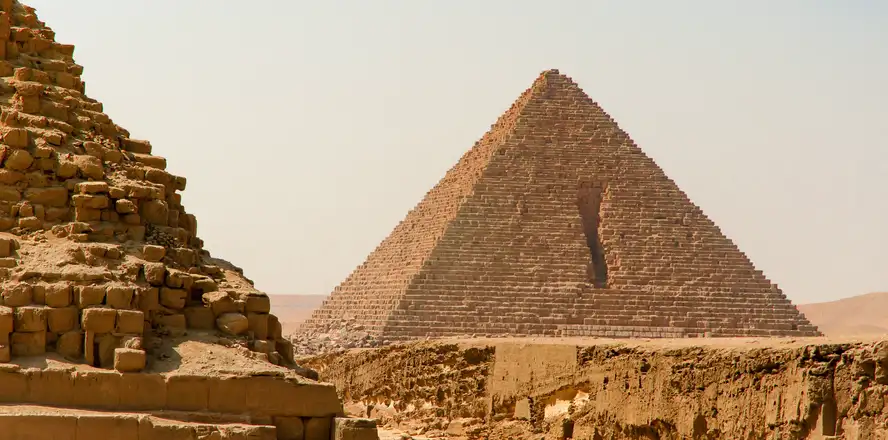 Menkaureova pyramida v Gíze