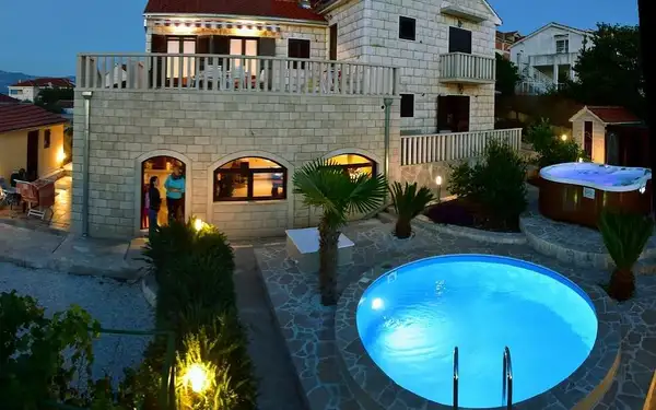 Chorvatsko, Brač: Apartments " Happy villa "