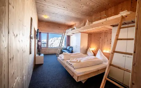 Rakouské Alpy: hotel na vrcholu ledovce s polopenzí