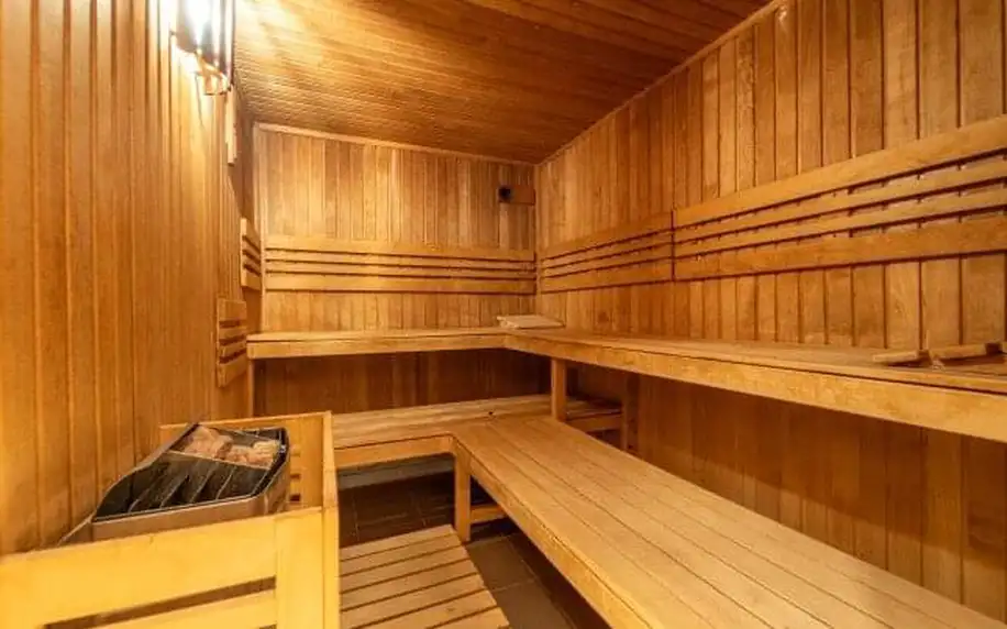 Beskydy poblíž aquaparku: Hotel Hukvaldy *** s polopenzí, wellness a bazénem neomezeně + finská a infra sauna