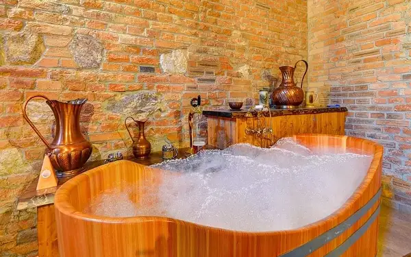 Pivní lázně Brno pro dva – relaxační pivní koupel