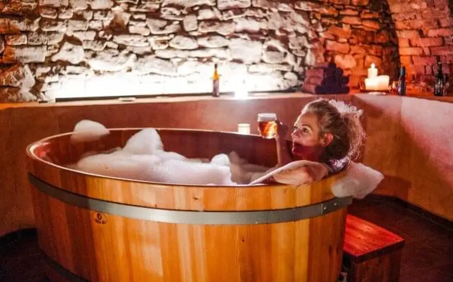 Pobyt u Luhačovic: Zámek Wichterle – Hotel a pivní lázně **** se snídaní + vstup do wellness (vířivka a sauna)