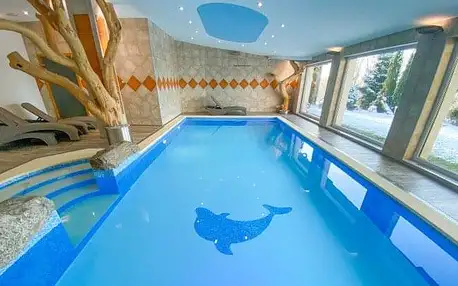 Vysočina: Hotel Podlesí *** s Pohádkovou vesničkou, privátní vířivkou, vstupem do bazénu + polopenze