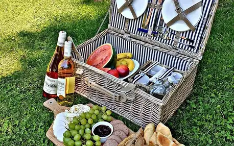 Dokonalý piknik pro dva v nádherném zámeckém parku na Vysočině
