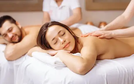 Párová relaxační masáž a zábal s lávovými kameny