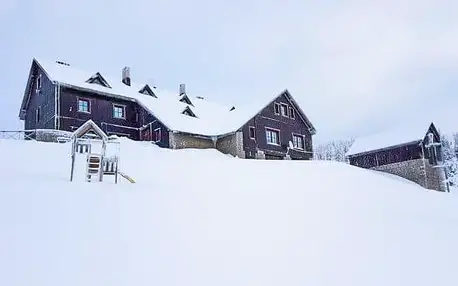 Pobyt v srdci NP Krkonoše u ski areálů: Horská Chata Malá Rennerovka s polopenzí a vyžitím (kulečník, šipky)