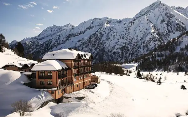 Hotely různé Passo Tonale – 6denní lyžařský balíček se skipasem a dopravou v ceně, Passo Tonale