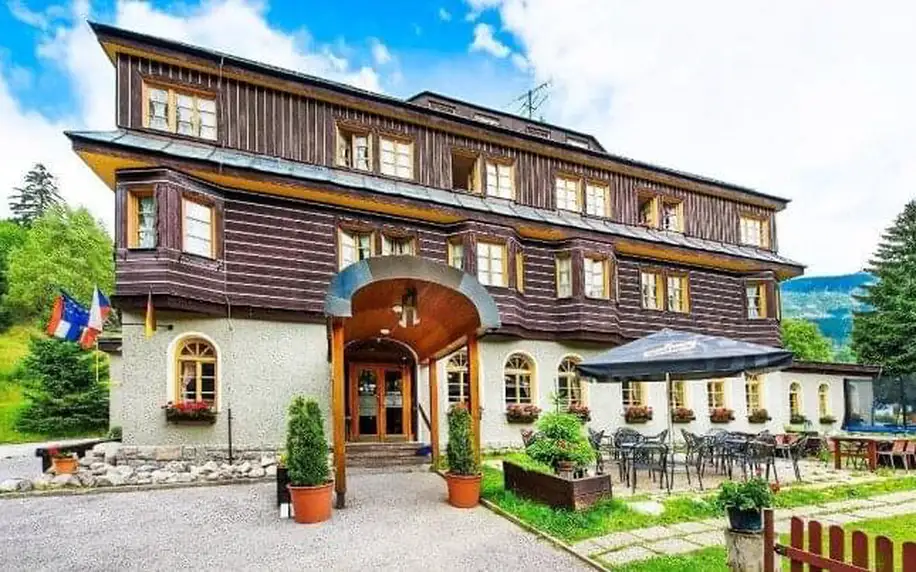 Špindlerův Mlýn: Alpský Hotel ***+ s polopenzí, neomezeným wellness, bazénem nebo masáží, zmrzlinou a kávou