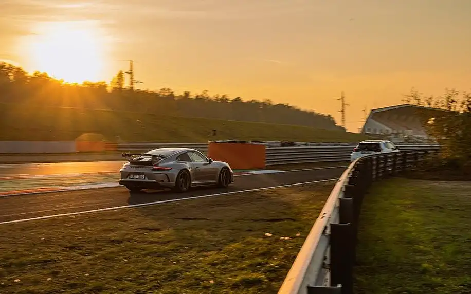 Jízda v Porsche 911 GT3 na velkém závodním Masarykově okruhu v Brně