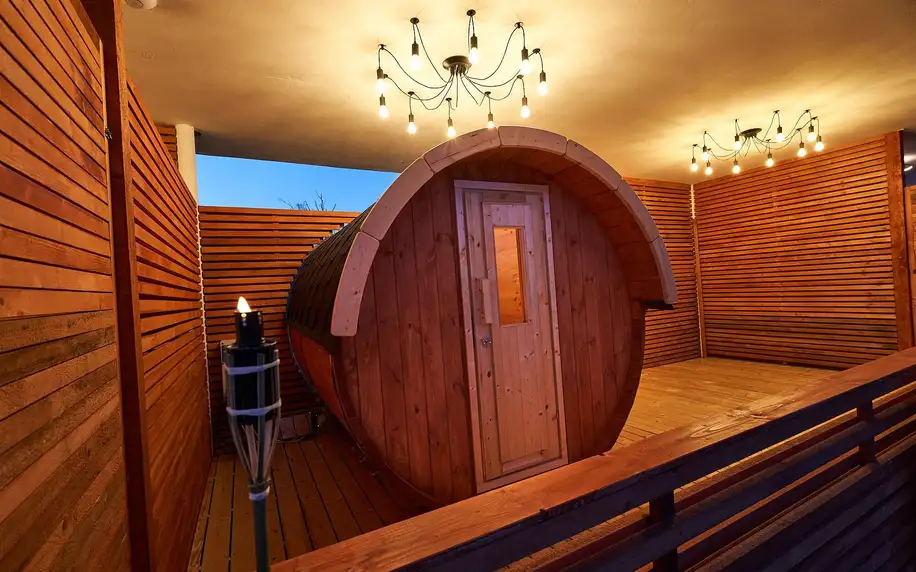 Privátní sauna a vířivka na břehu Vltavy až pro 6 os.