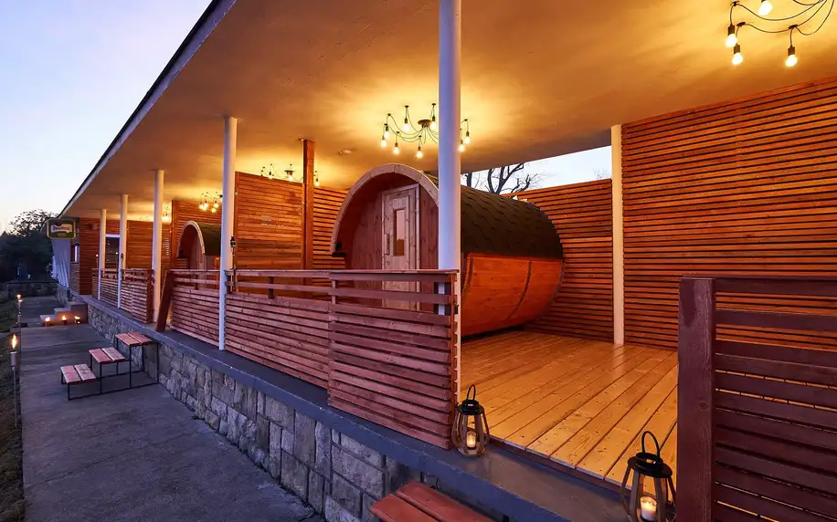 Privátní sauna a vířivka na břehu Vltavy až pro 6 os.