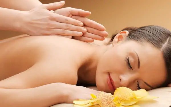 Klasická nebo relaxační masáž zad či celého těla