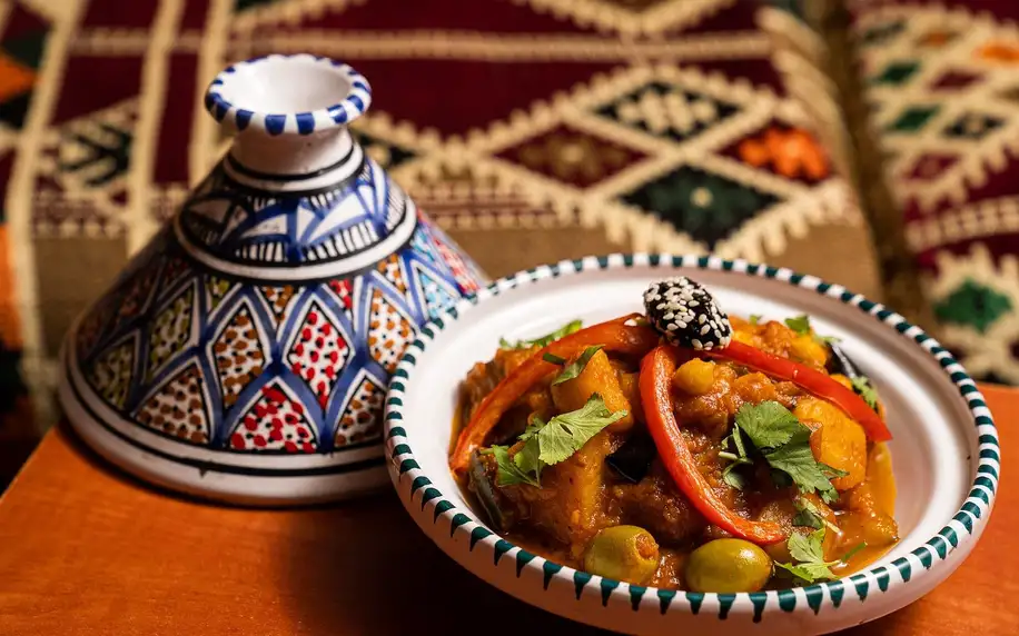 Marocké 4chodové menu: kuřecí, rybí i vege tažín