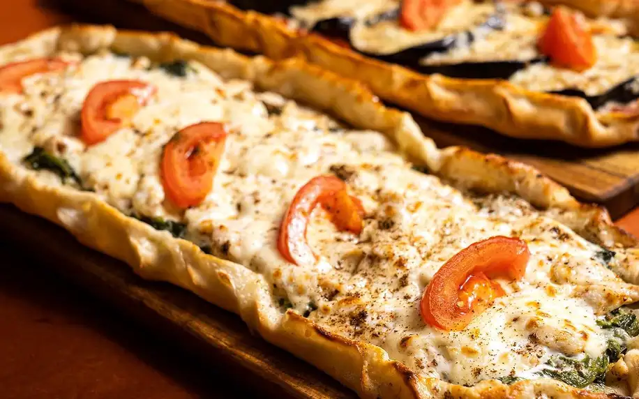 Pide: pizza na turecký způsob k odnosu s sebou