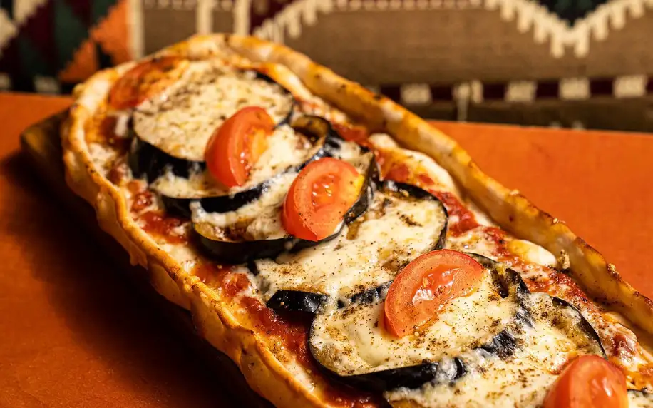 Pide: pizza na turecký způsob k odnosu s sebou