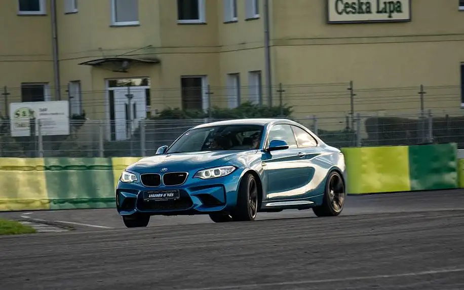 Jízda v BMW M2 F87 na velkém závodním okruhu Autodromu Most