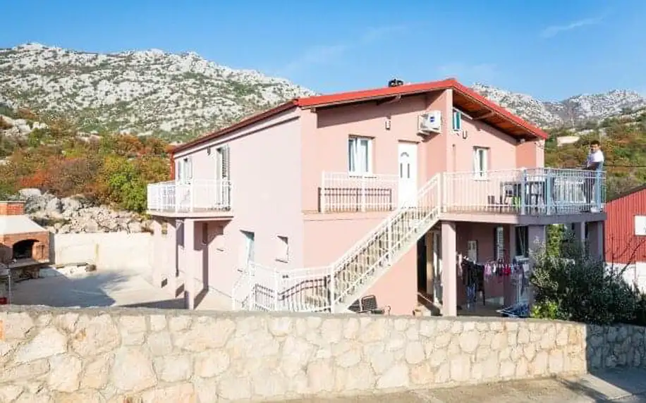 Chorvatsko: Letovisko Karlobag jen 400 m od pláže v Magdalena Apartments pro 4 či 6 osob + gril k zapůjčení