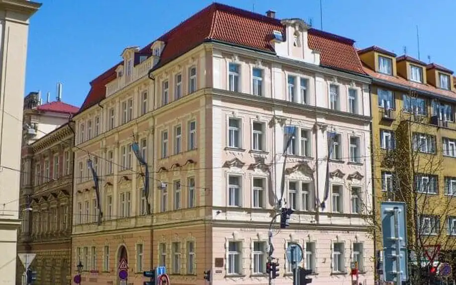 Praha přímo v historickém centru pod Petřínem: Hotel William *** se snídaní formou bufetu a úschovou zavazadel