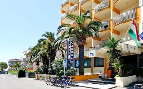 Palmová riviéra: hotel u pláže, plná penze i půjčení kol
