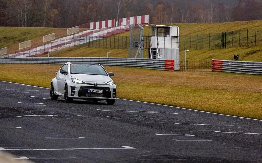 Jízda v Toyota GR Yaris na okruhu Autodromu Sosnová