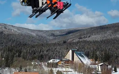 Resort Sklář vzdálený pouhých 5 minut od lyžařského centra Harrachov