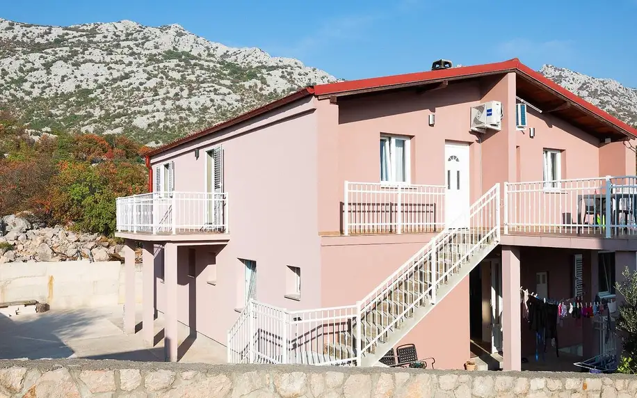 Vybavený apartmán v severní Dalmácii přímo u moře