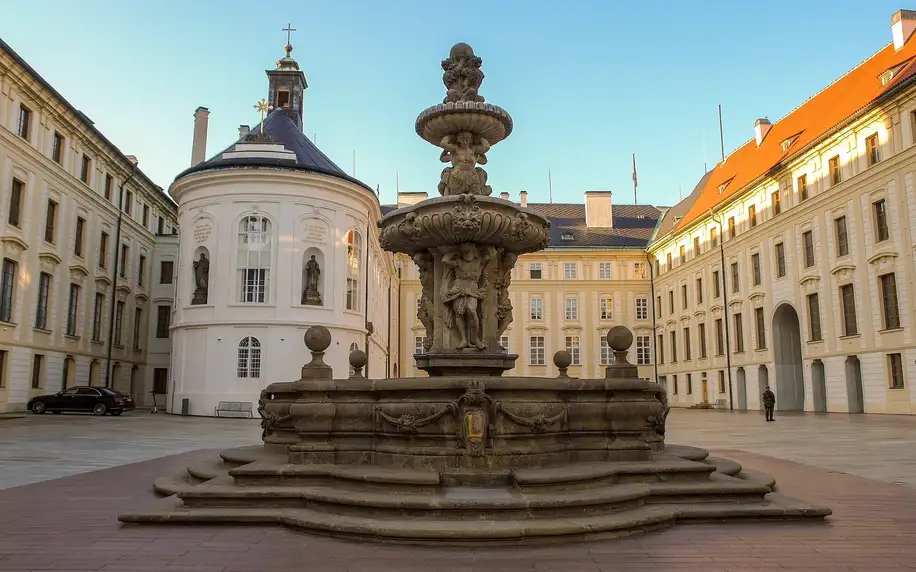 Průvodce v aplikaci s kvízem: Petřín nebo Pražský hrad