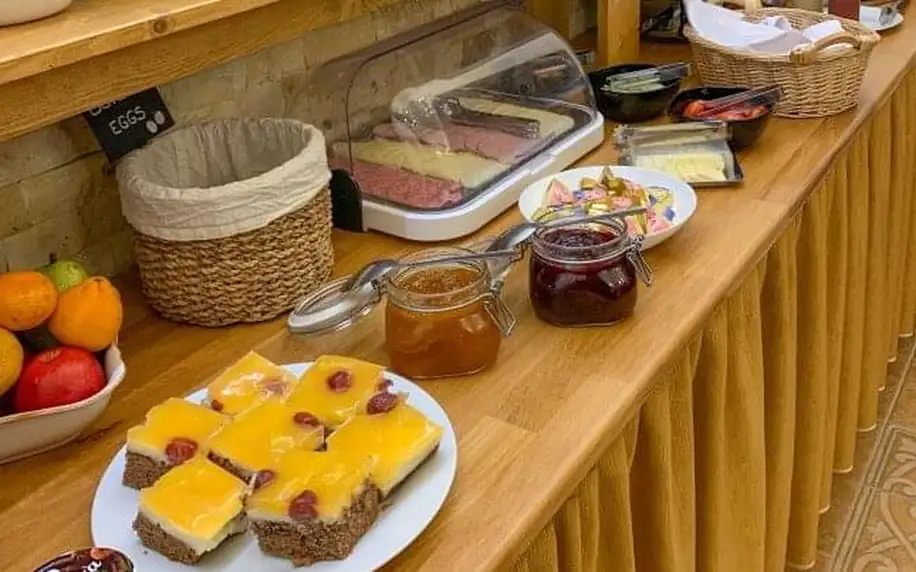 Krušné hory u německých hranic: Dovolená v Penzionu Jáchymoff se snídaněmi a každodenní relaxací v horké sauně