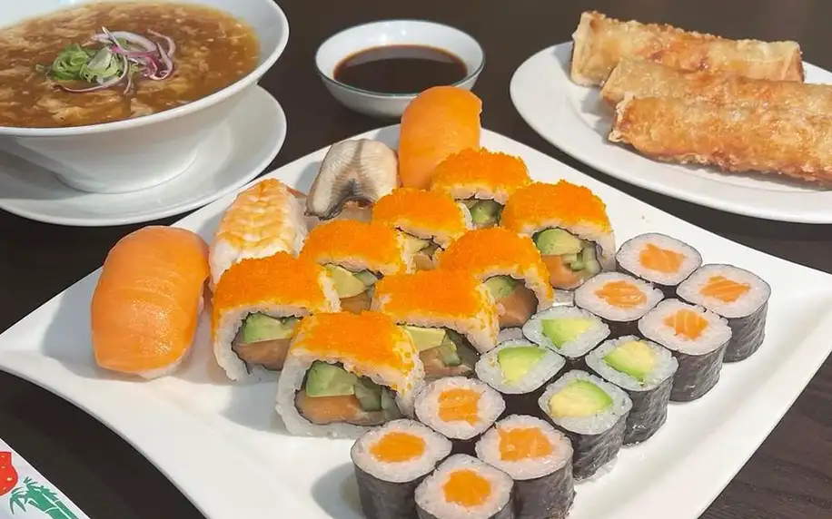 Až 36 kousků sushi a asijská polévka dle výběru