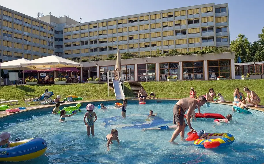 Balaton: jídlo, pláž, bazény a wellness, děti zdarma
