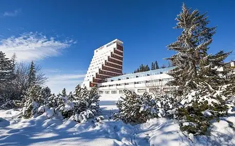 Vysoké Tatry u Štrbského Plesa a ski areálu: Hotel Panorama **** s polopenzí, wellness centrem a hernou + víno