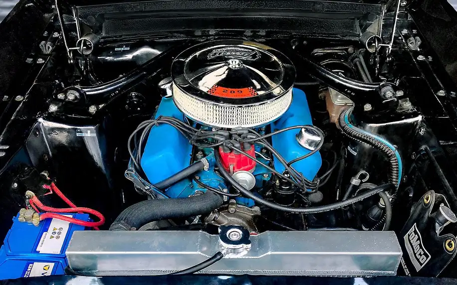 Jízda zpátky časem v Mustangu z roku 1967, motor V8