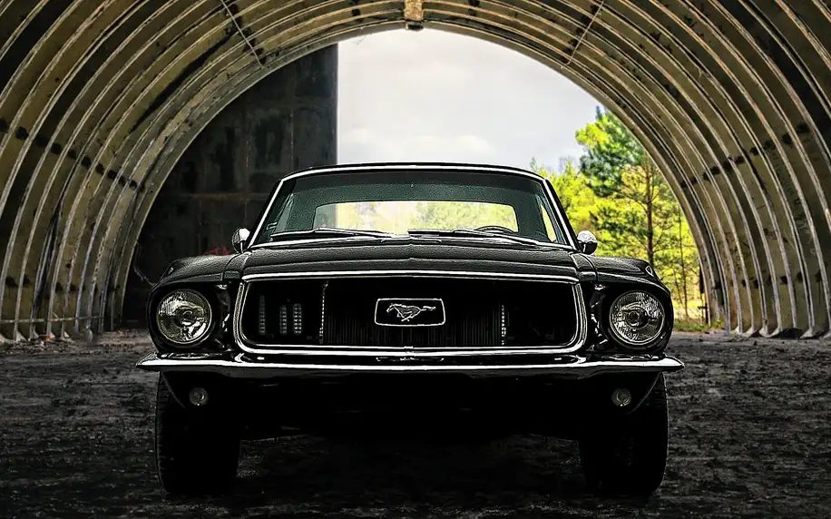 Jízda zpátky časem v Mustangu z roku 1967, motor V8