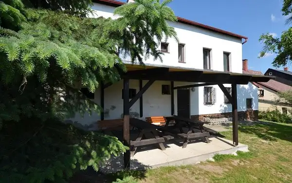Ústecký kraj: Spacious cottage for groups with billiards and sauna with 8 bedrooms